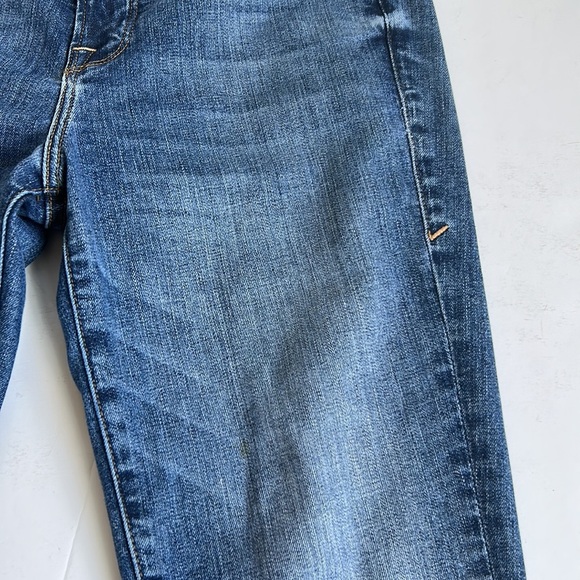 Good American Good Legs Blue 187 skinny jean w some distressing and zip closure - Picture 15 of 16